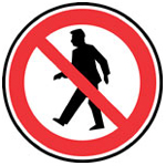 Průchod pro pěší zakázán